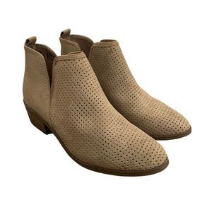 Time & Tru Light Brown Ankle heeled Booties